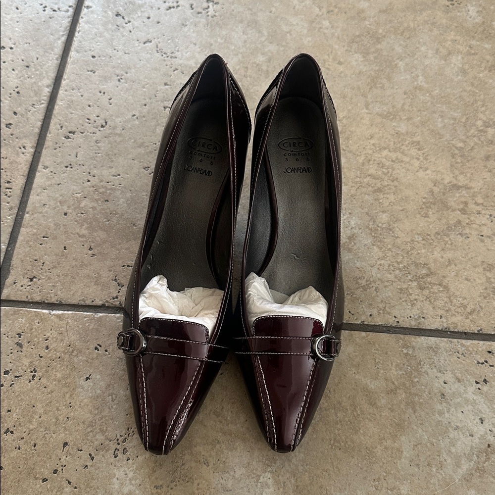 Joan & David Burgundy Pointed Toe Kitten Heels W 9.5